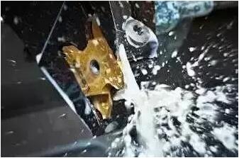 防止切削液發(fā)臭，還鋁合金壓鑄車間一個(gè)良好的環(huán)境